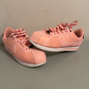Nike Cortez Basic Valentine size 5 Y preowned